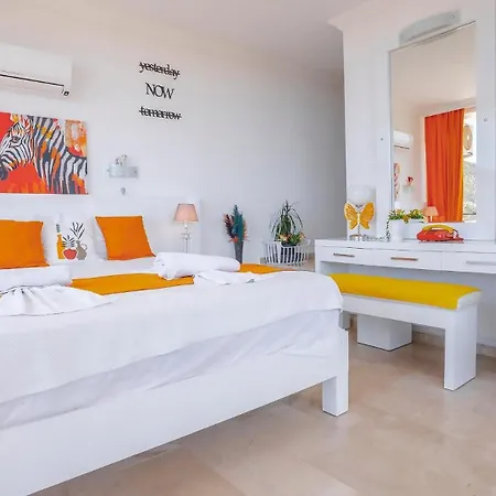3 Bedroom - Seaview And Private Pool Apartman *